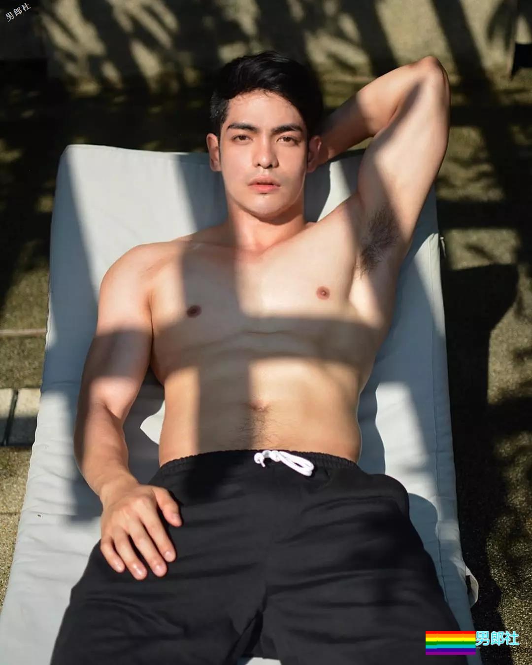 惨！鼻子再大也架不住被黑！筋肉网红遭P图…… - 51虹马