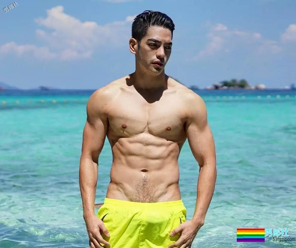 惨！鼻子再大也架不住被黑！筋肉网红遭P图…… - 51虹马