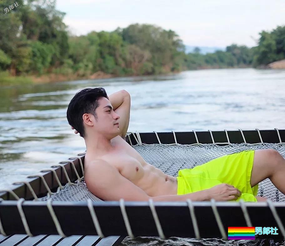 惨！鼻子再大也架不住被黑！筋肉网红遭P图…… - 51虹马