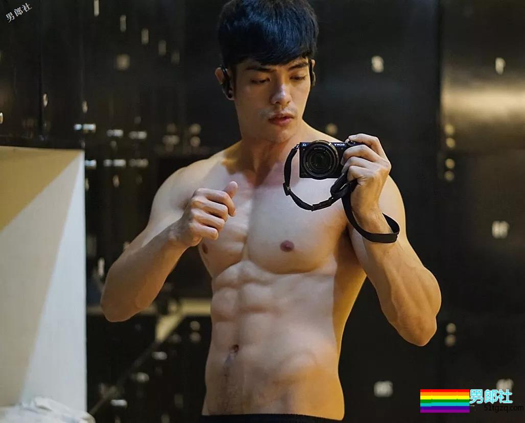 惨！鼻子再大也架不住被黑！筋肉网红遭P图…… - 51虹马