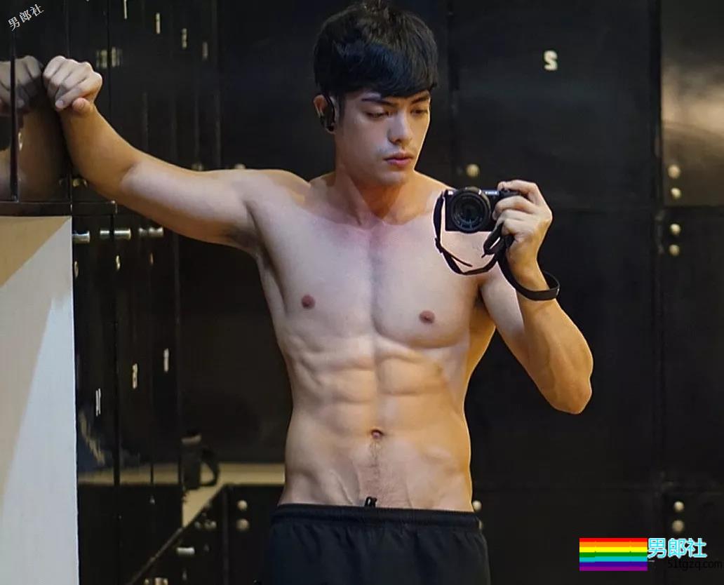 惨！鼻子再大也架不住被黑！筋肉网红遭P图…… - 51虹马