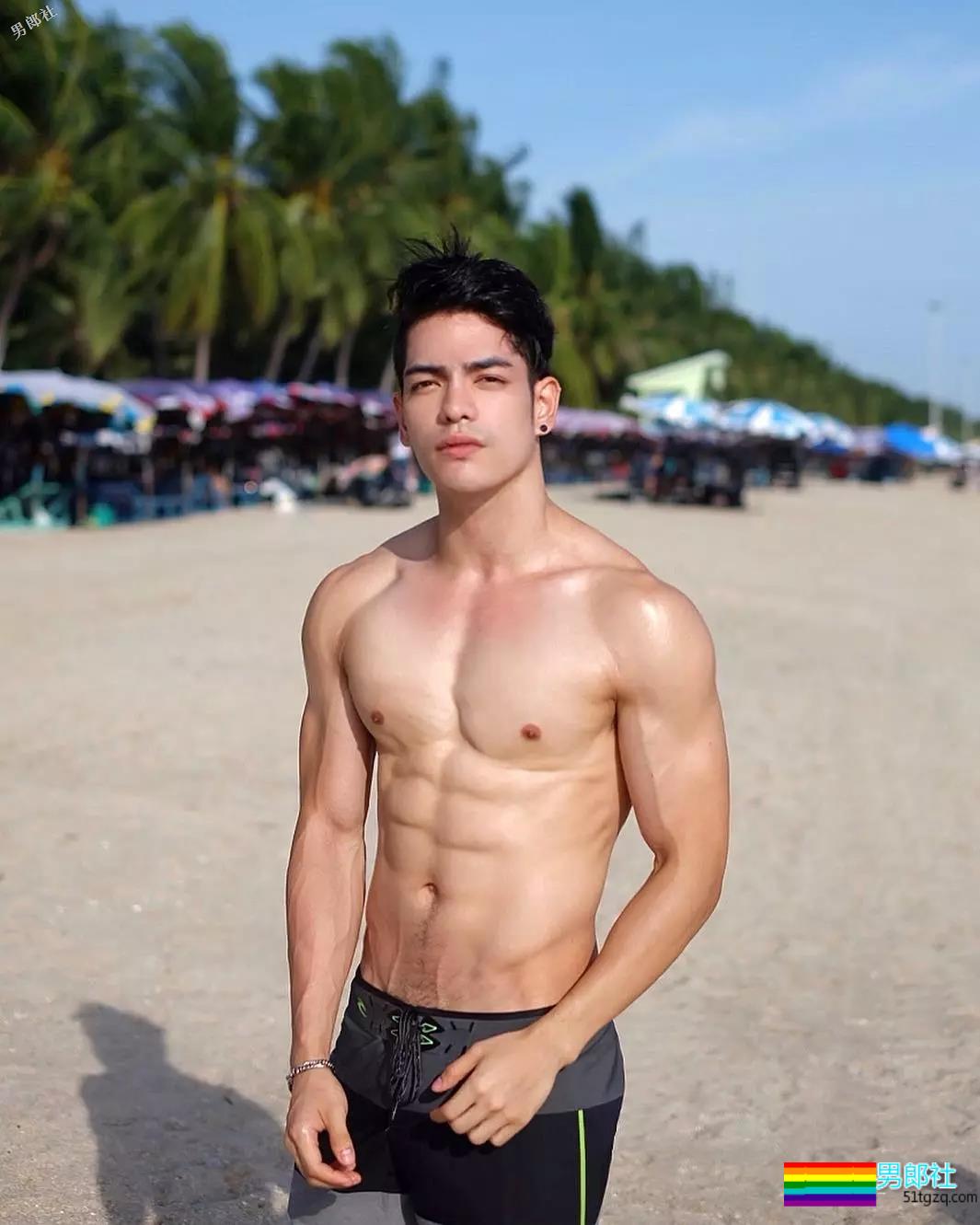 惨！鼻子再大也架不住被黑！筋肉网红遭P图…… - 51虹马