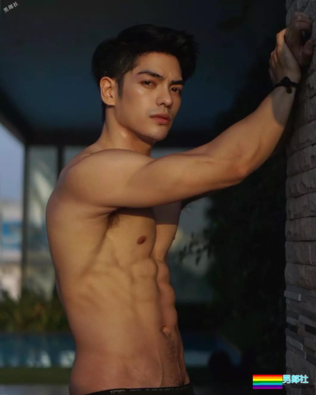 惨！鼻子再大也架不住被黑！筋肉网红遭P图…… - 51虹马