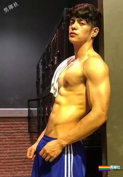 惨！鼻子再大也架不住被黑！筋肉网红遭P图…… - 51虹马