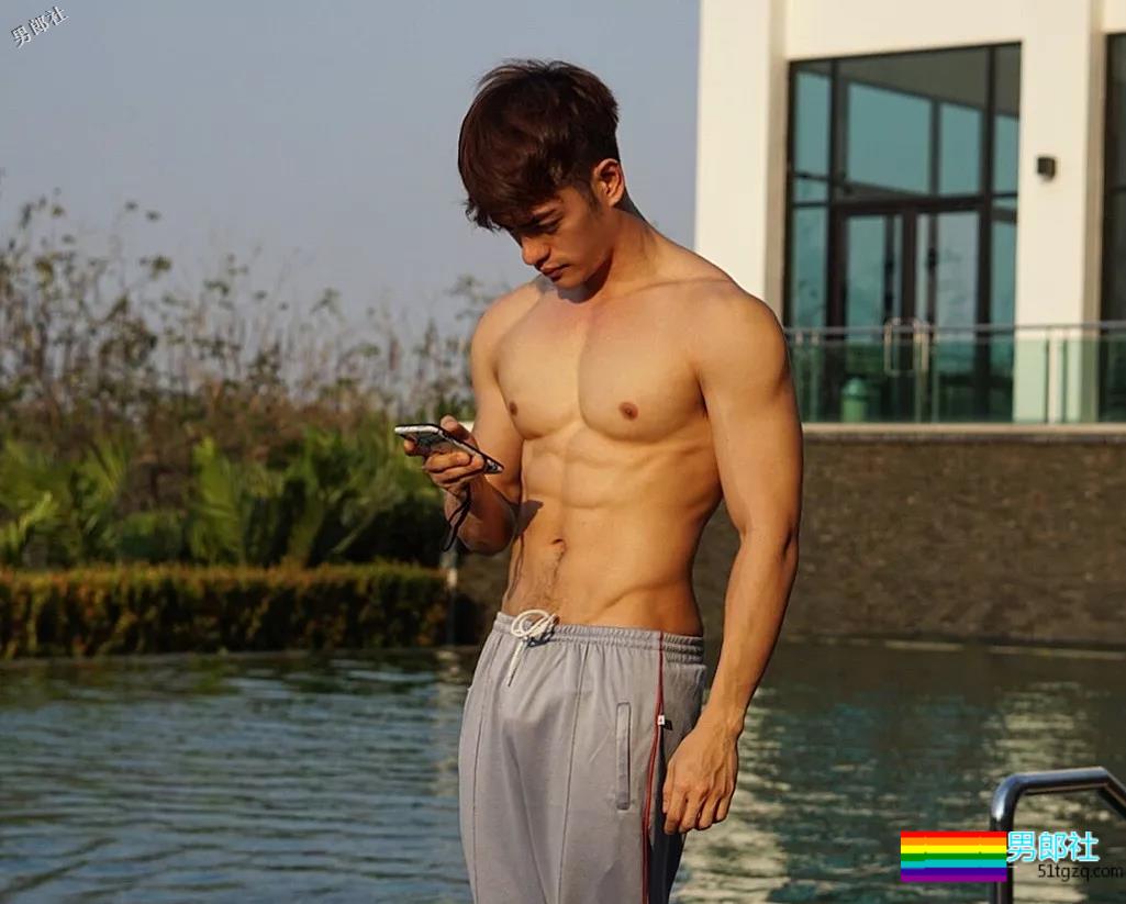 惨！鼻子再大也架不住被黑！筋肉网红遭P图…… - 51虹马