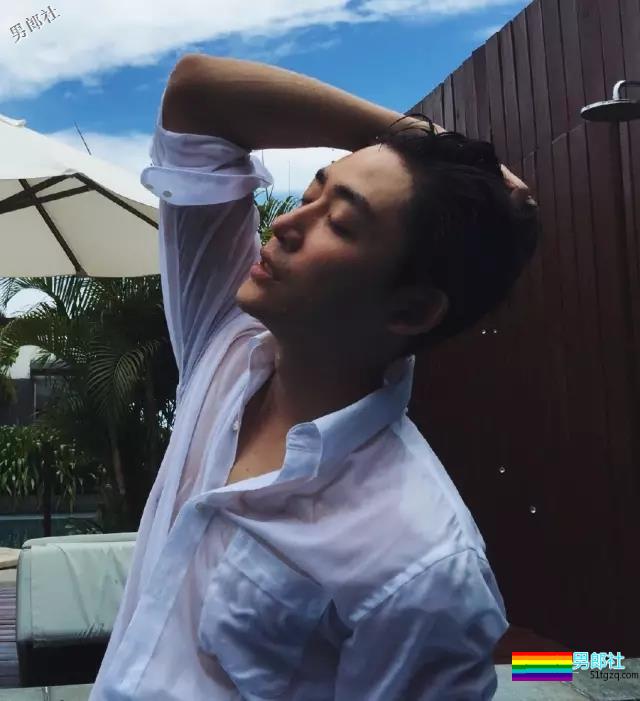 帅破天际！成都一民警湿身照太性感又火了！-51虹马