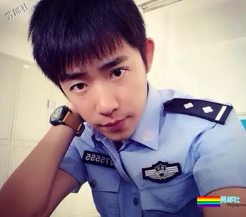 帅破天际！成都一民警湿身照太性感又火了！ - 51虹马