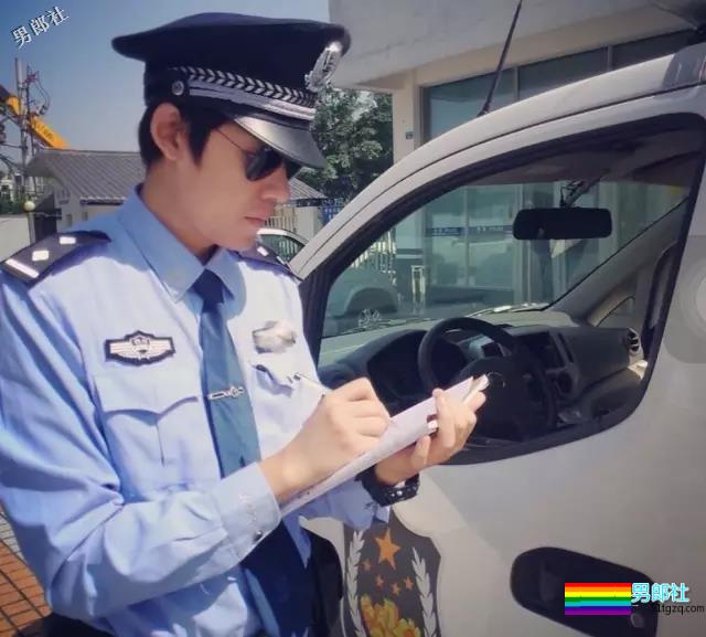 帅破天际！成都一民警湿身照太性感又火了！ - 51虹马