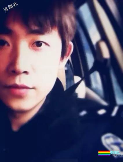 帅破天际！成都一民警湿身照太性感又火了！ - 51虹马