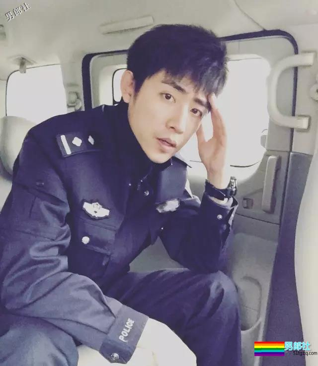 帅破天际！成都一民警湿身照太性感又火了！ - 51虹马