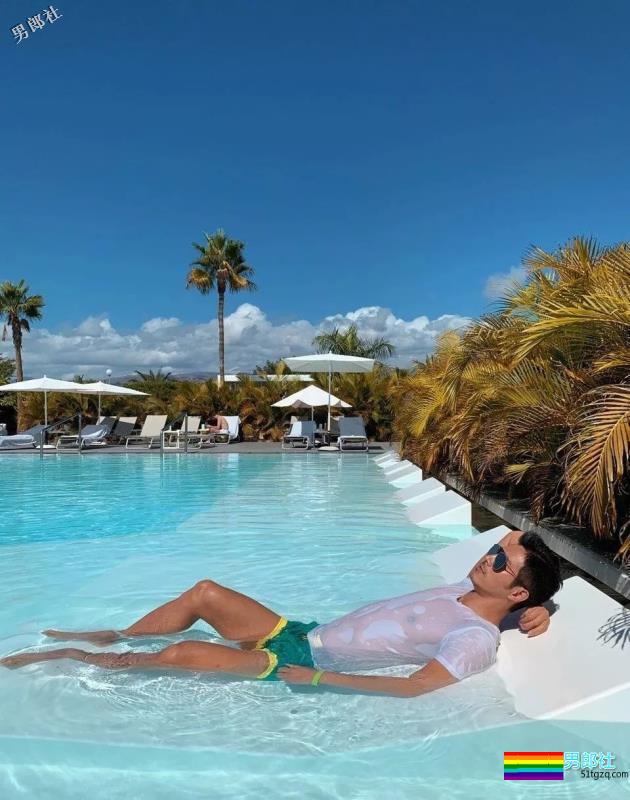 名媛李小兵与外国男友秀恩爱，网盘视频曾火爆网络 - 51虹马