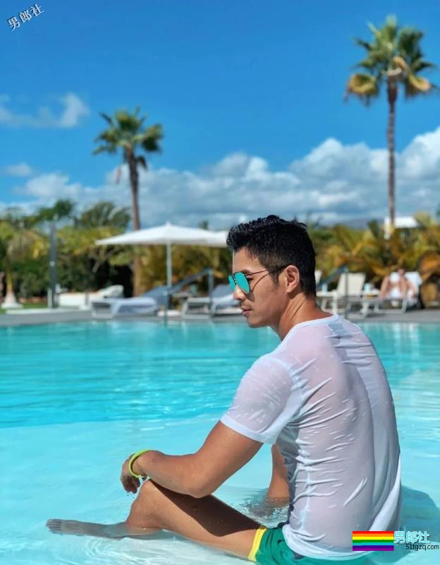 名媛李小兵与外国男友秀恩爱，网盘视频曾火爆网络 - 51虹马