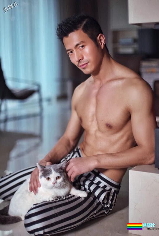 名媛李小兵与外国男友秀恩爱，网盘视频曾火爆网络 - 51虹马