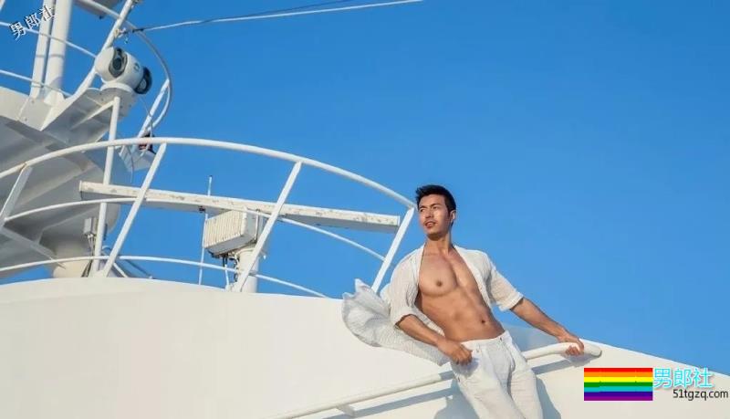 名媛李小兵与外国男友秀恩爱，网盘视频曾火爆网络 - 51虹马