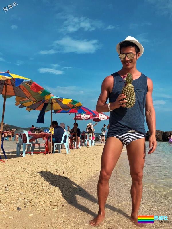 名媛李小兵与外国男友秀恩爱，网盘视频曾火爆网络 - 51虹马