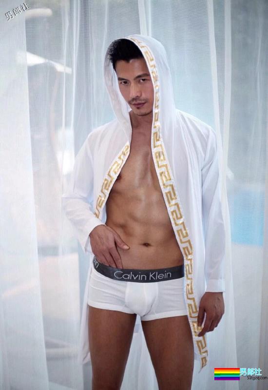 名媛李小兵与外国男友秀恩爱，网盘视频曾火爆网络 - 51虹马