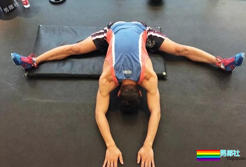 名媛李小兵与外国男友秀恩爱，网盘视频曾火爆网络 - 51虹马