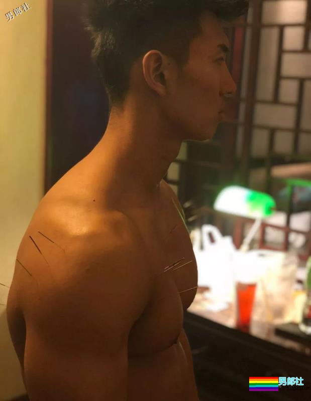 直男体育生被扎针！！额，怪喜欢的。 - 51虹马