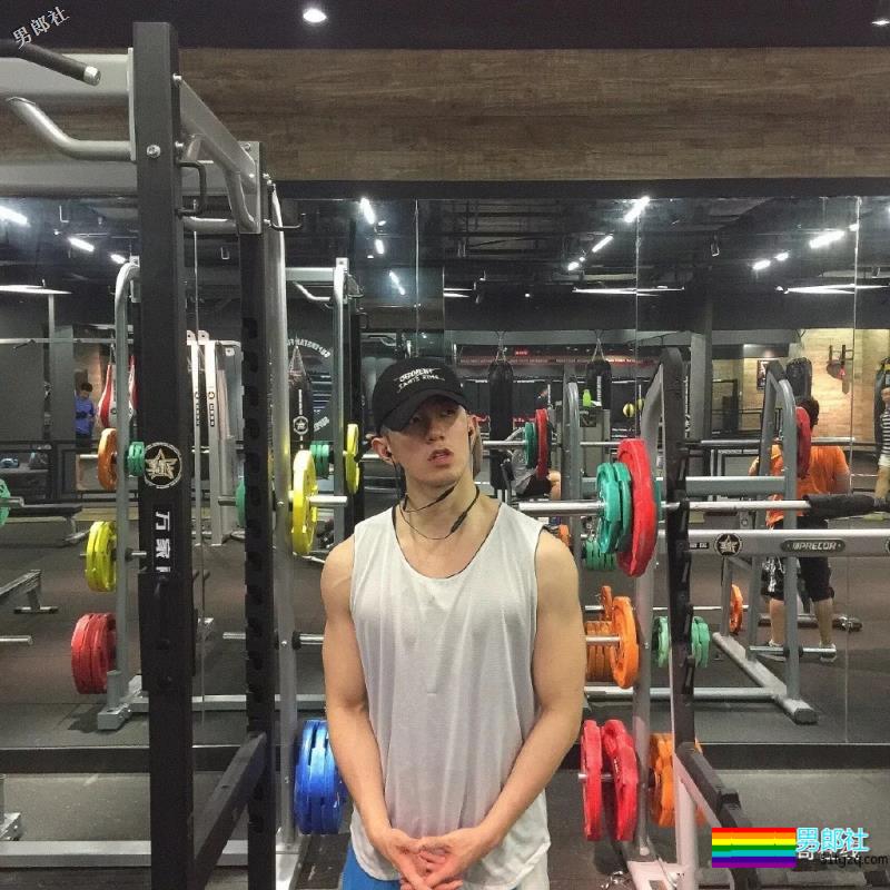 何炅力荐影帝偏爱！Man值爆表的硬派肌肉男友！ - 51虹马