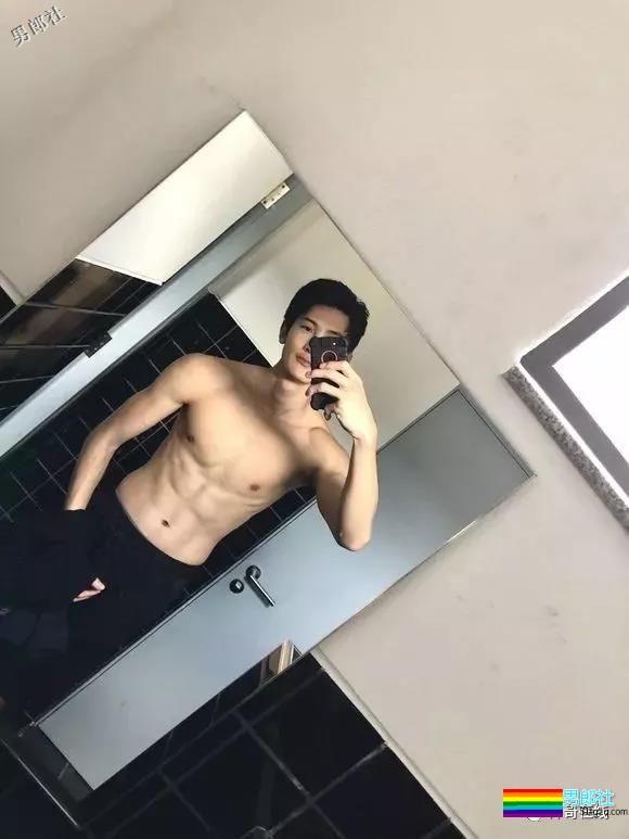 何炅力荐影帝偏爱！Man值爆表的硬派肌肉男友！ - 51虹马