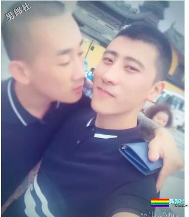 火遍gay圈的男人和重庆啊力一样作品充满了诱惑 - 51虹马