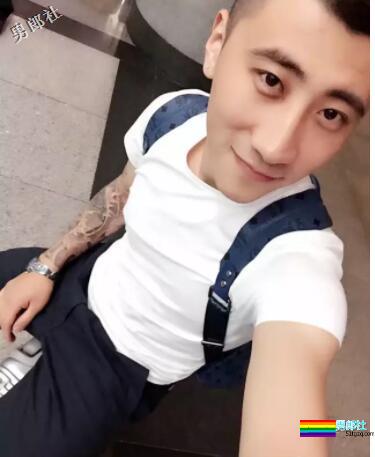 火遍gay圈的男人和重庆啊力一样作品充满了诱惑 - 51虹马