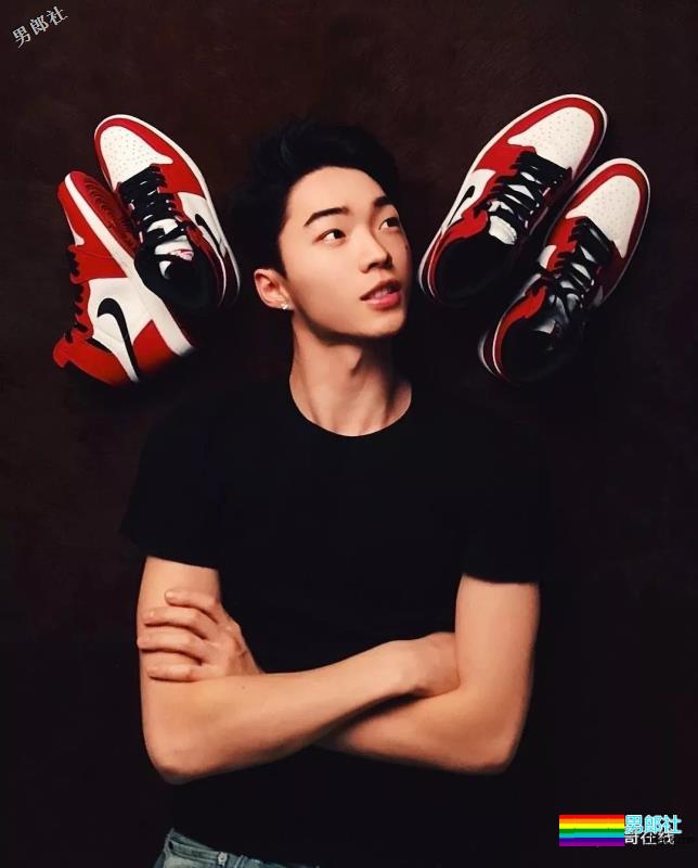 草食系薄肌小鲜肉男模，自拍照被疯传！精悍八块腹肌太skr诱人~ - 51虹马