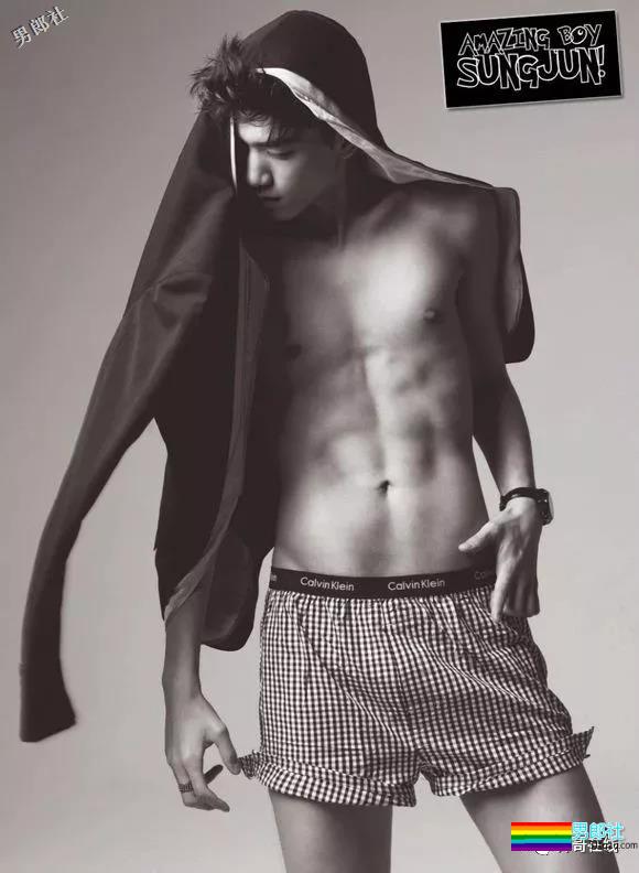 草食系薄肌小鲜肉男模，自拍照被疯传！精悍八块腹肌太skr诱人~ - 51虹马