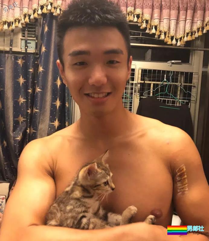 奶凶奶凶的筋肉体育生，荷尔蒙小狼狗躺出「爱你」的样子！ - 51虹马