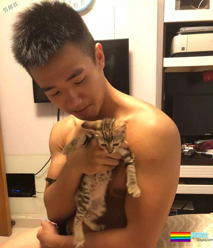 奶凶奶凶的筋肉体育生，荷尔蒙小狼狗躺出「爱你」的样子！ - 51虹马