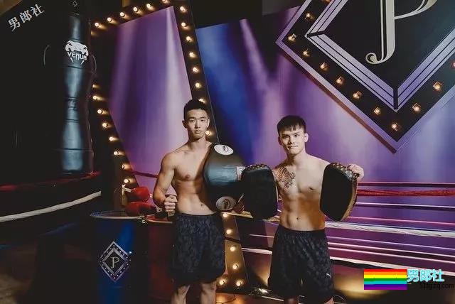 奶凶奶凶的筋肉体育生，荷尔蒙小狼狗躺出「爱你」的样子！ - 51虹马