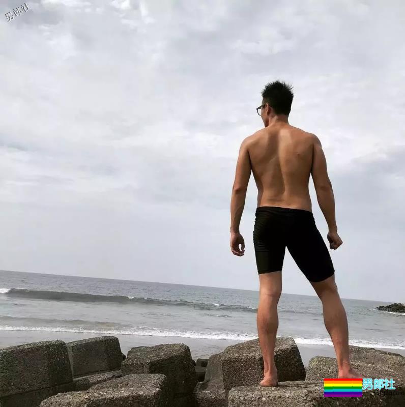 奶凶奶凶的筋肉体育生，荷尔蒙小狼狗躺出「爱你」的样子！ - 51虹马