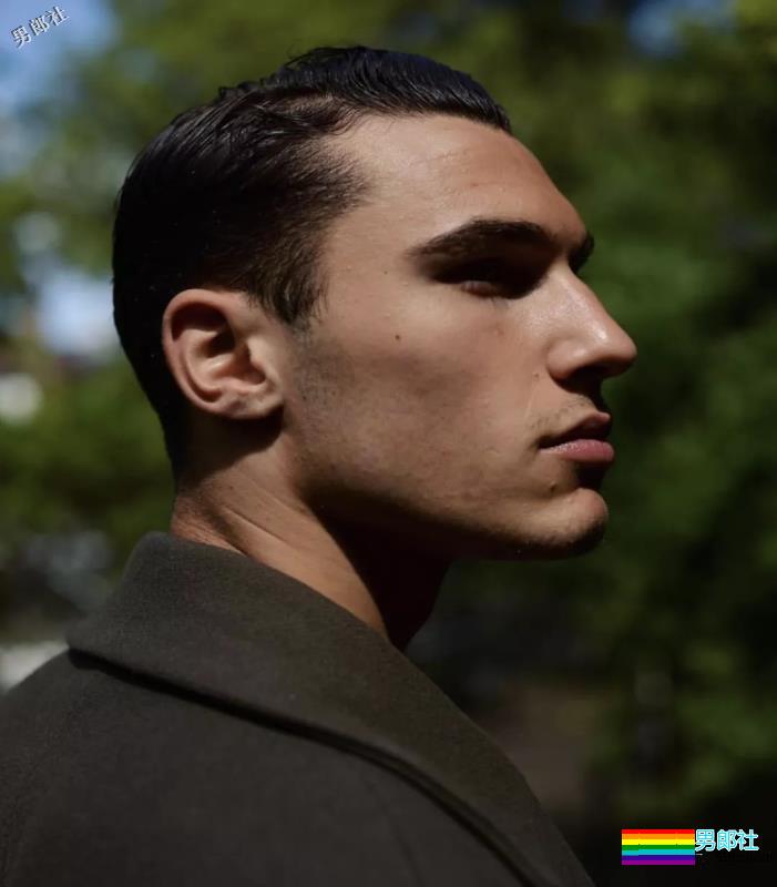 你还记得Moschino上那个穿芭蕾裙小狼狗吗？ - 51虹马