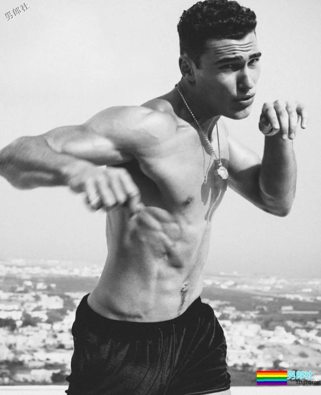 你还记得Moschino上那个穿芭蕾裙小狼狗吗？ - 51虹马