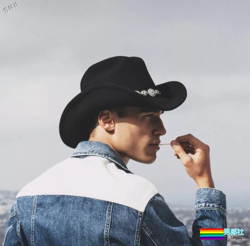 你还记得Moschino上那个穿芭蕾裙小狼狗吗？ - 51虹马