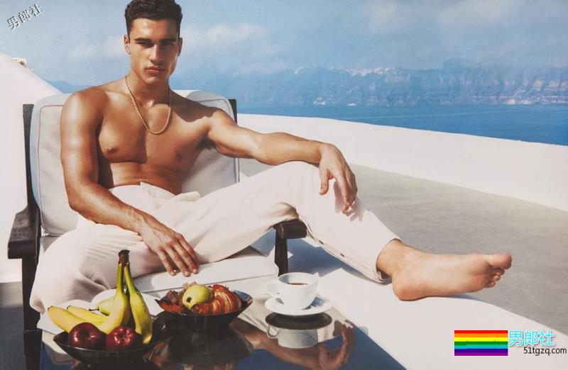 你还记得Moschino上那个穿芭蕾裙小狼狗吗？ - 51虹马