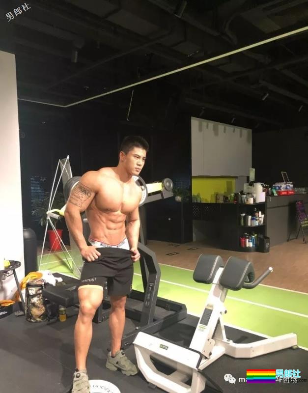 9好大的现实版金刚芭比！ - 51虹马