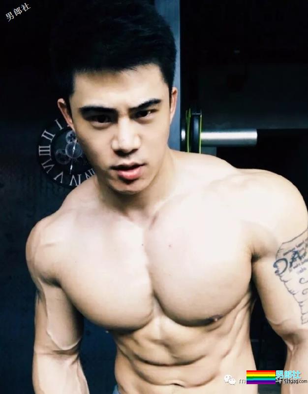 9好大的现实版金刚芭比！ - 51虹马