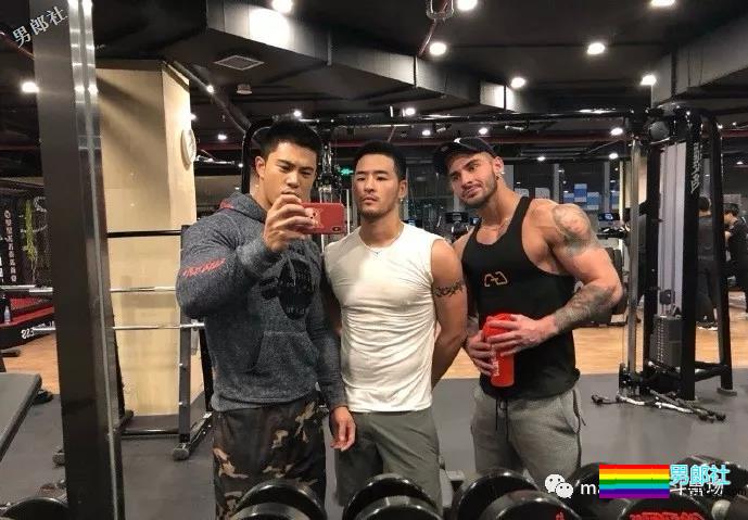 9好大的现实版金刚芭比！ - 51虹马