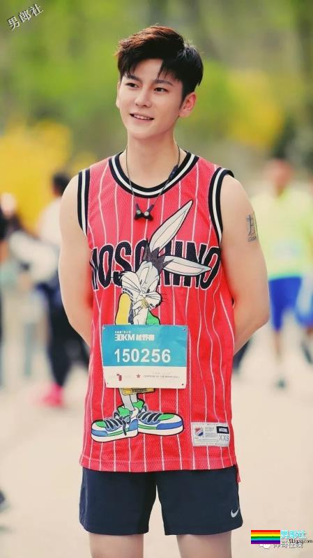 元气小哥清爽帅气感十足，这个“别人家的孩子”撩到你了么？ - 51虹马