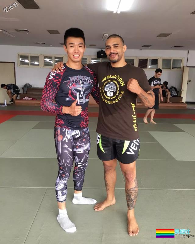 筋肉忠犬颜值成谜，押大还是押小呢？ - 51虹马