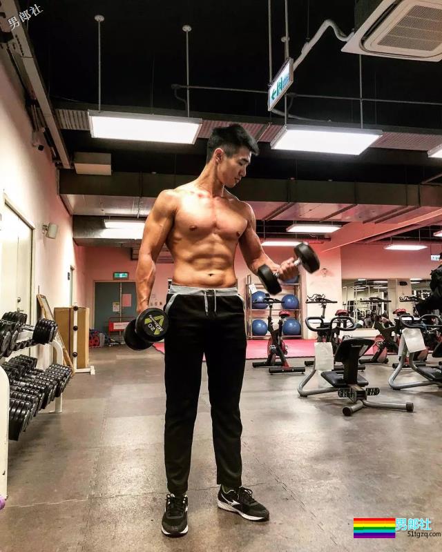 筋肉忠犬颜值成谜，押大还是押小呢？ - 51虹马