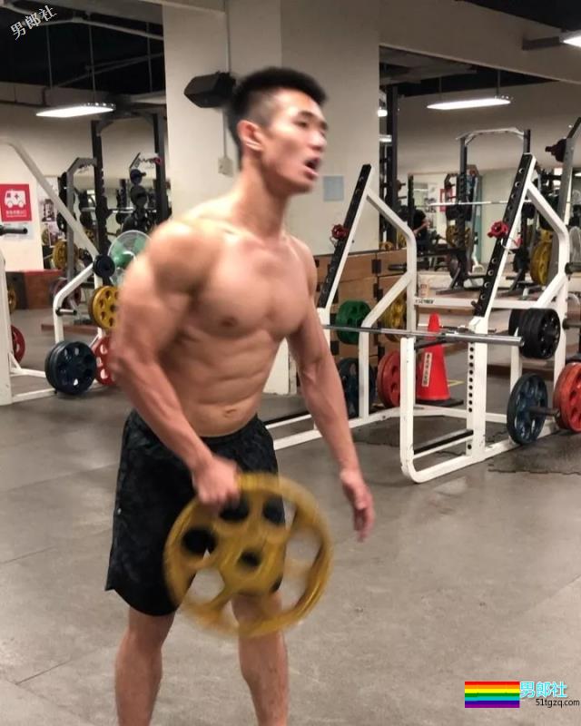 筋肉忠犬颜值成谜，押大还是押小呢？ - 51虹马