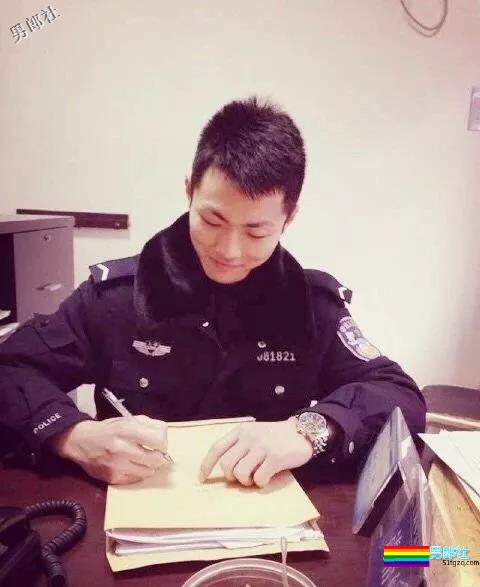 民警出卖色相抓犯人？网友直呼：我可以/想犯罪！ - 51虹马