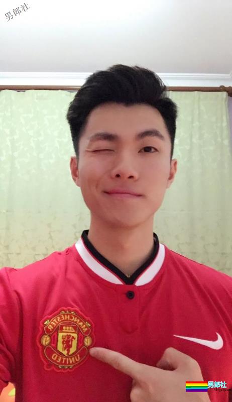 民警出卖色相抓犯人？网友直呼：我可以/想犯罪！ - 51虹马