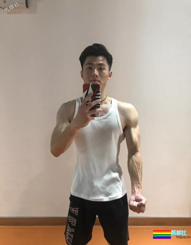 民警出卖色相抓犯人？网友直呼：我可以/想犯罪！ - 51虹马