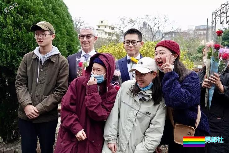 台湾同性爷孙恋:男男忘年恋步入礼堂 - 51虹马 台湾同性爷孙恋:男男忘年恋步入礼堂 - 51虹马