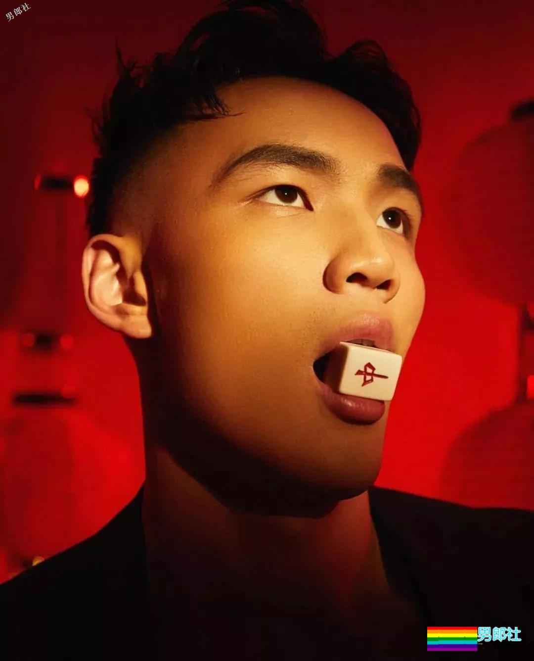 被摄影师.袭.胸的天菜体育生又被攻陷，这么气色的运动小哥给我来一打！ - 51虹马