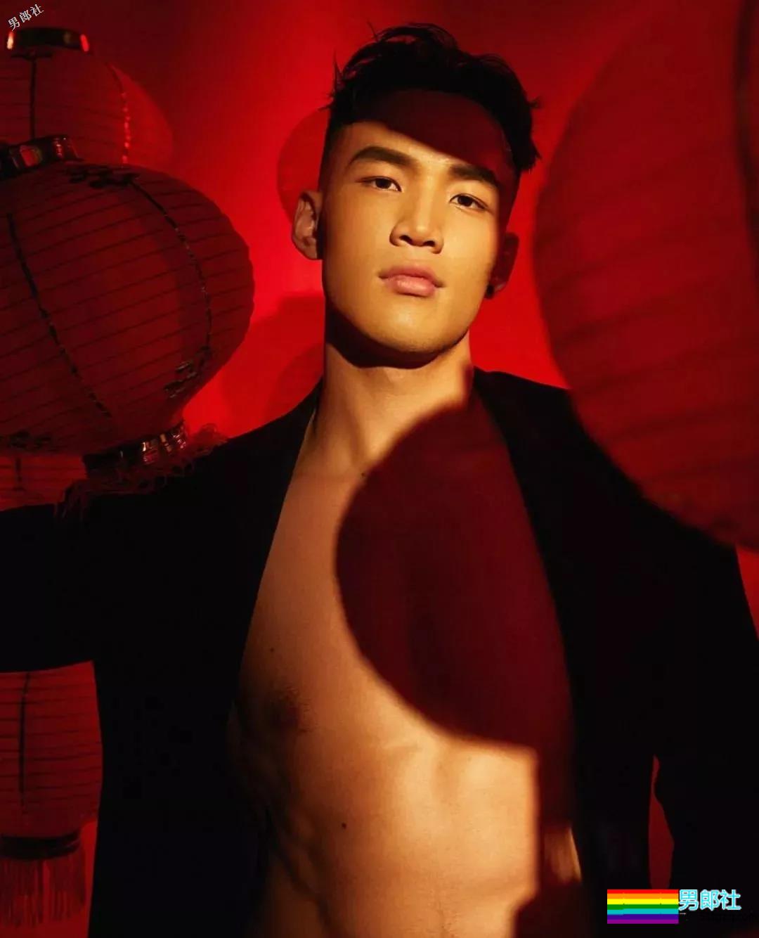 被摄影师.袭.胸的天菜体育生又被攻陷，这么气色的运动小哥给我来一打！ - 51虹马