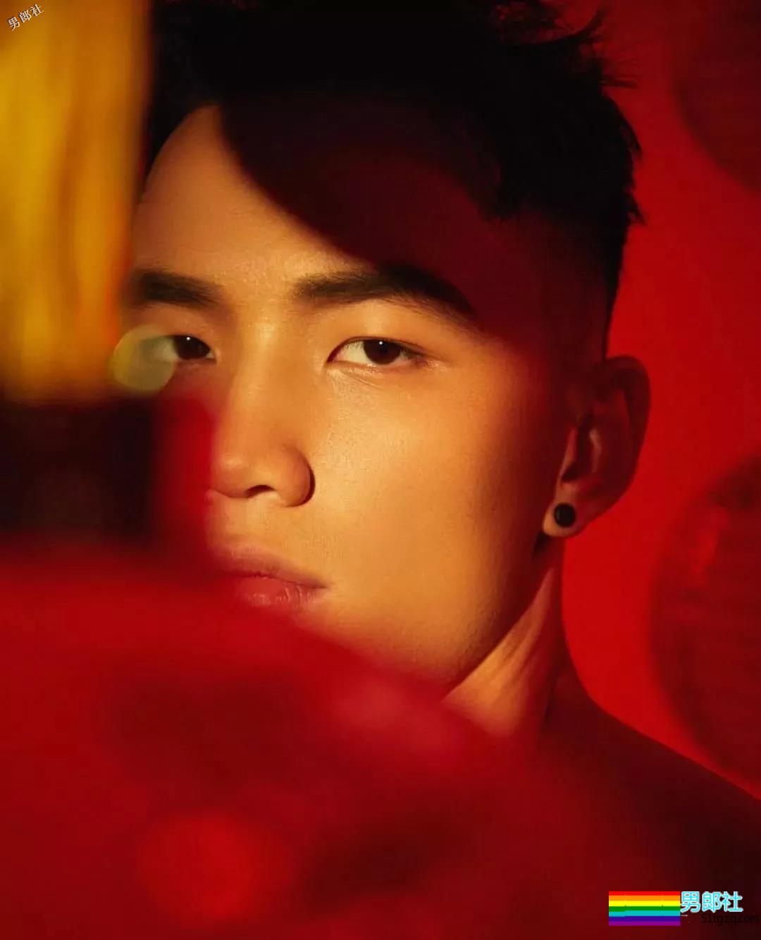 被摄影师.袭.胸的天菜体育生又被攻陷,这么气色的运动小哥给我来一打! - 51虹马 被摄影师.袭.胸的天菜体育生又被攻陷,这么气色的运动小哥给我来一打! - 51虹马